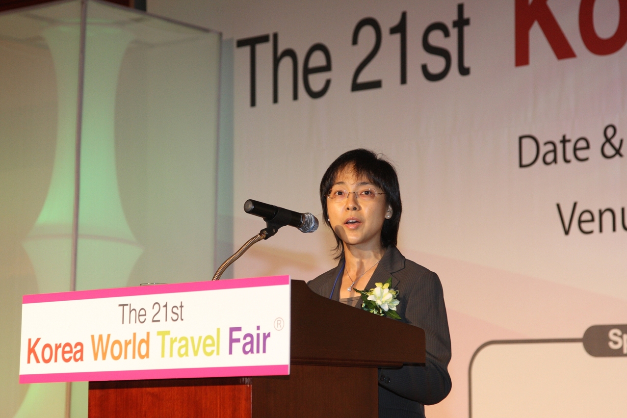 MGTO Deputy Director invited to do a toasting note during the fair gala opening lunch