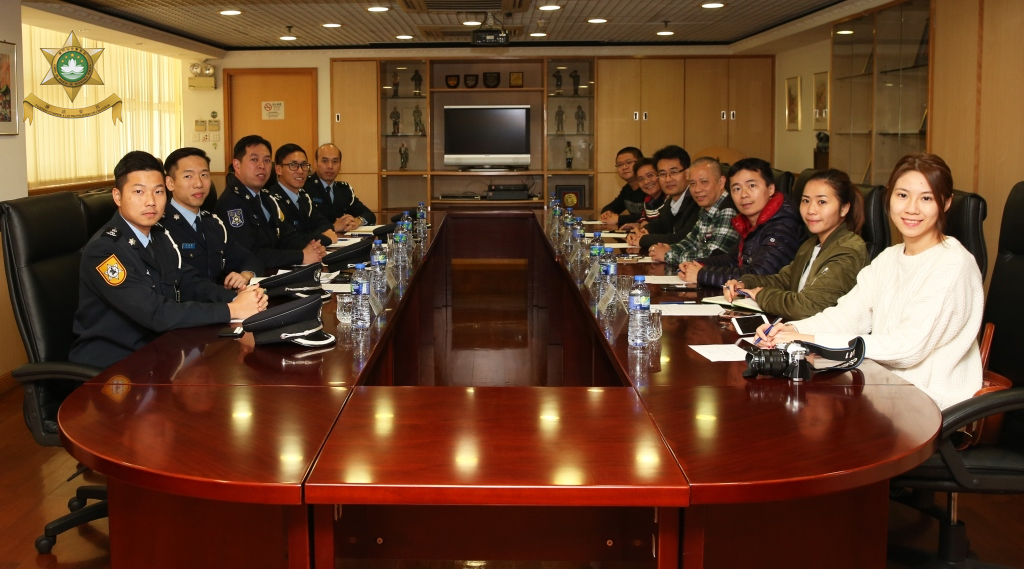 民建聯代表與治安警察局人員進行交流會談