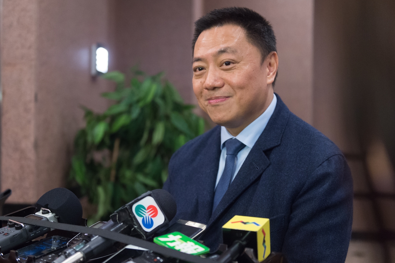 The Secretary for Economy and Finance, Mr Leong Vai Tac, speaks to reporters.