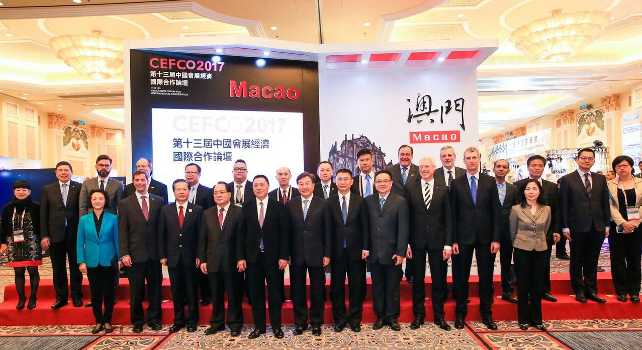 Group photo of CEFCO 2017´s VIP Guests in front of the Macao Pavilion