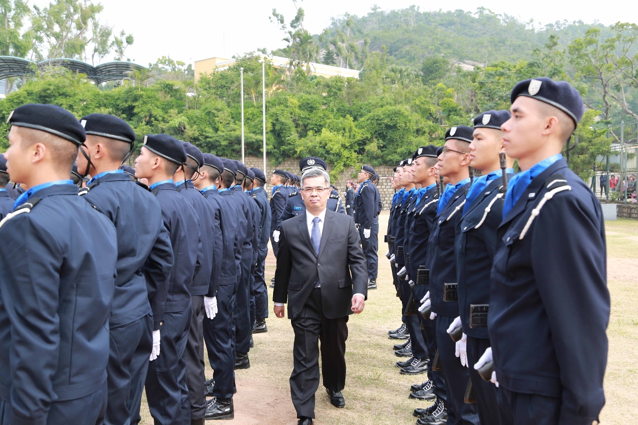 保安司司長檢閱隊伍