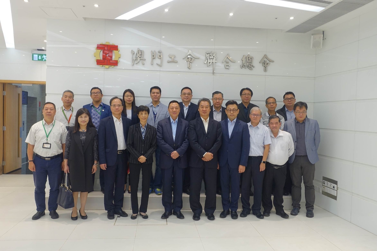 梁維特等和澳門工會聯合總會舉行施政座談會，聽取意見。