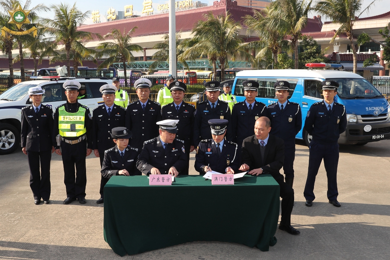 雙方簽署移交文件02