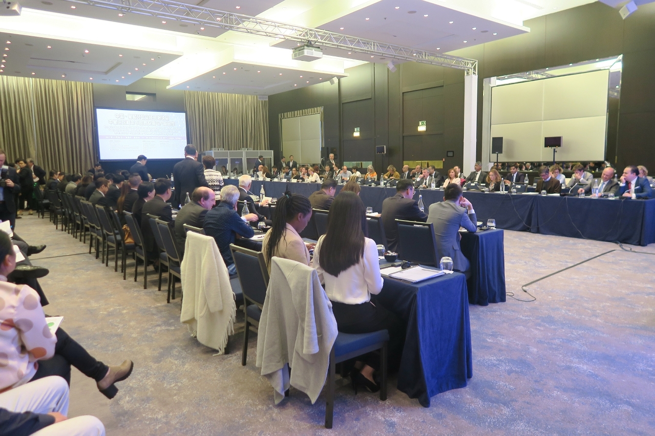 Aspecto do Encontro Económico e Comercial entre os Empresários da China e de Portugal – Cooperação no Comércio, no Investimento e na Capacidade Produtiva no âmbito do Fórum China – Países de Língua Portuguesa e Cocktail de Intercâmbio e Bolsas de Contacto