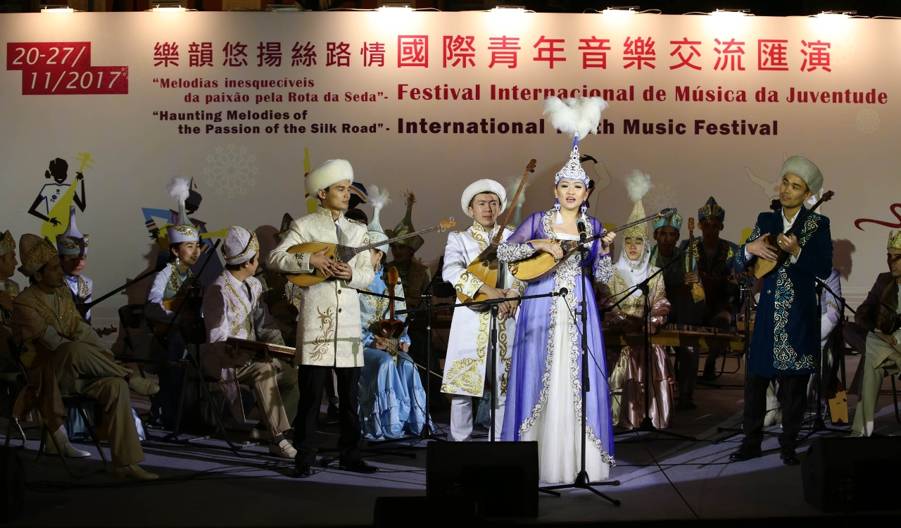 戶外演出-哈薩克國立音樂學院Kurmangazy民族室內樂團