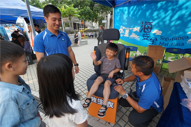 試戴安全帶增海上安全知識