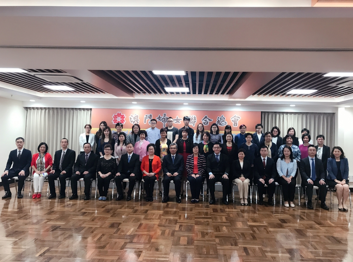 O Secretário para a Segurança, Wong Sio Chak, visitou a Associação Geral das Mulheres de Macau (AGMM), com vista a ouvir as opiniões e sugestões obre as linhas de acção governativa da área de segurança do próximo ano