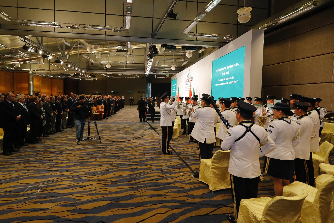 澳門治安警察局樂隊在開幕式上演奏中華人民共和國國歌及葡萄牙共和國國歌