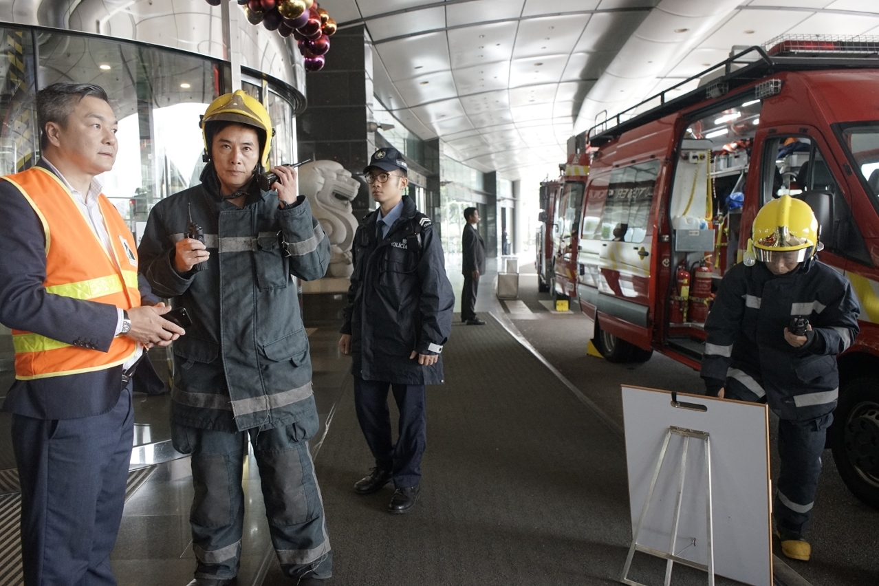 Simulacro de incêndio e evacuação na Torre de Macau＿２