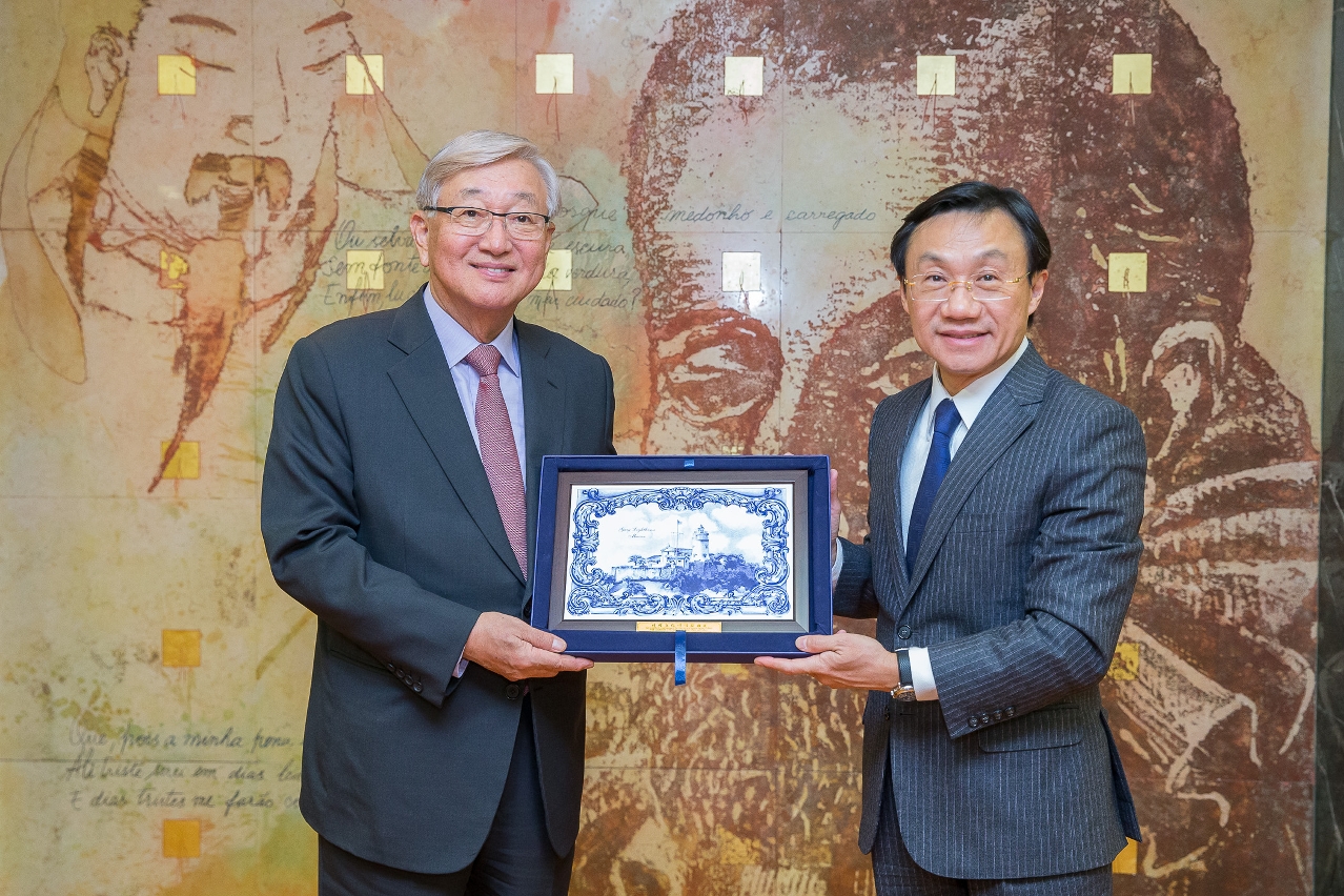Alexis Tam esteve reunido com o Director Regional da Região do Pacífico-ocidental da OMS