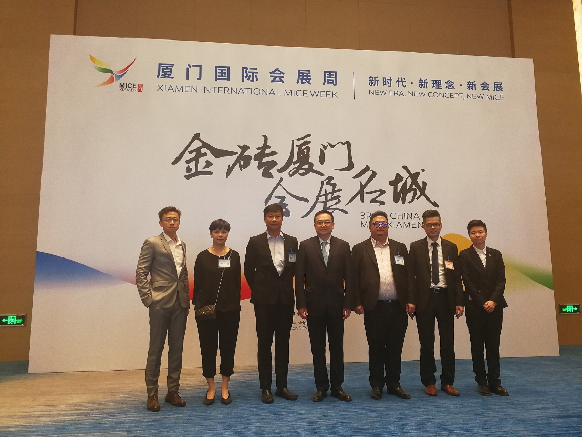 Fotografia de grupo da delegação do sector MICE de Macau durante a “Semana Internacional do Sector das Exposições – Xiamen 2017”