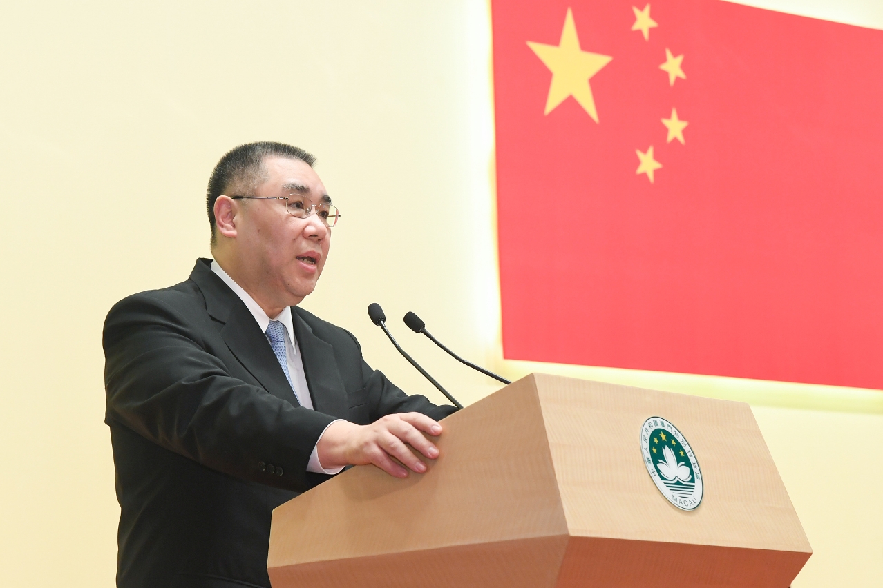 The Chief Executive, Mr Chui Sai On, delivers a speech at the reception for the celebration of the 18th anniversary of the establishment of the Macao Special Administrative Region.