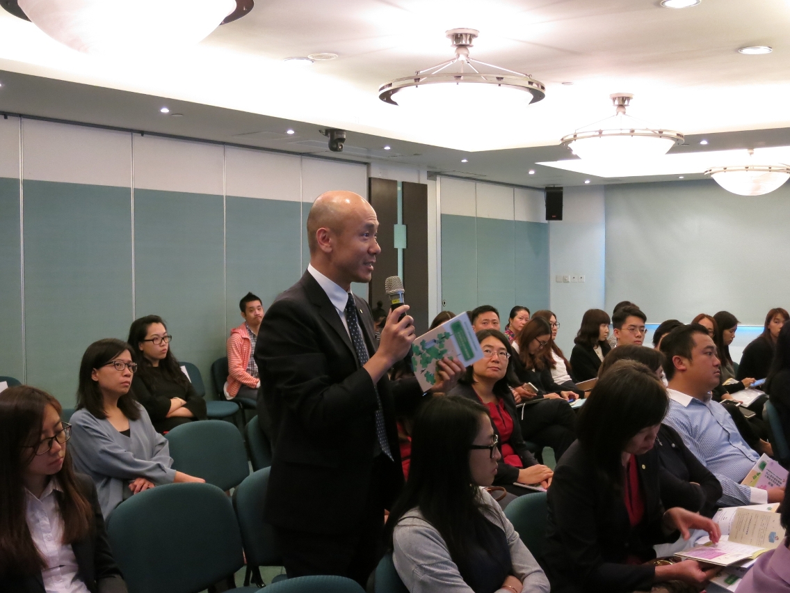 A participant raises questions to the representatives of the FSS