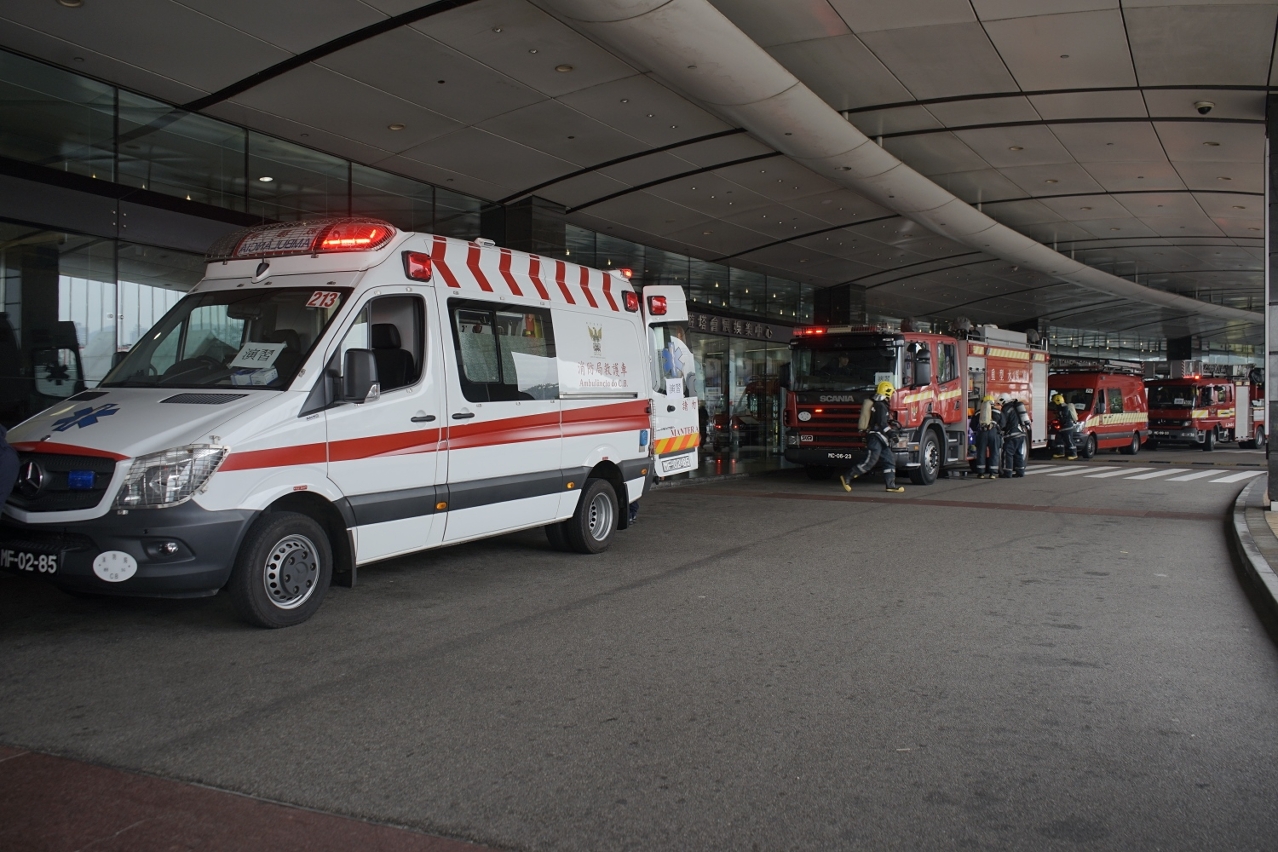Simulacro de incêndio e evacuação na Torre de Macau＿５