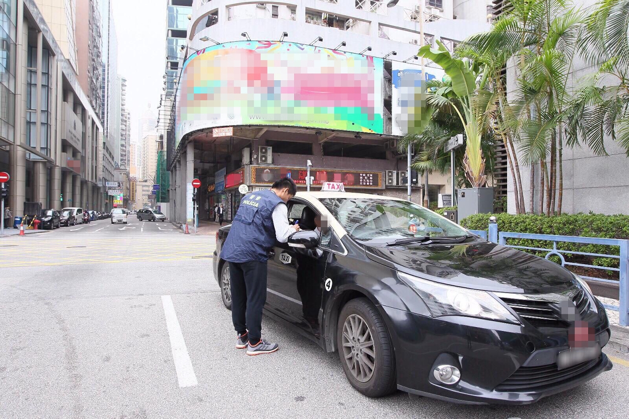 治安警持續打擊的士違規行為