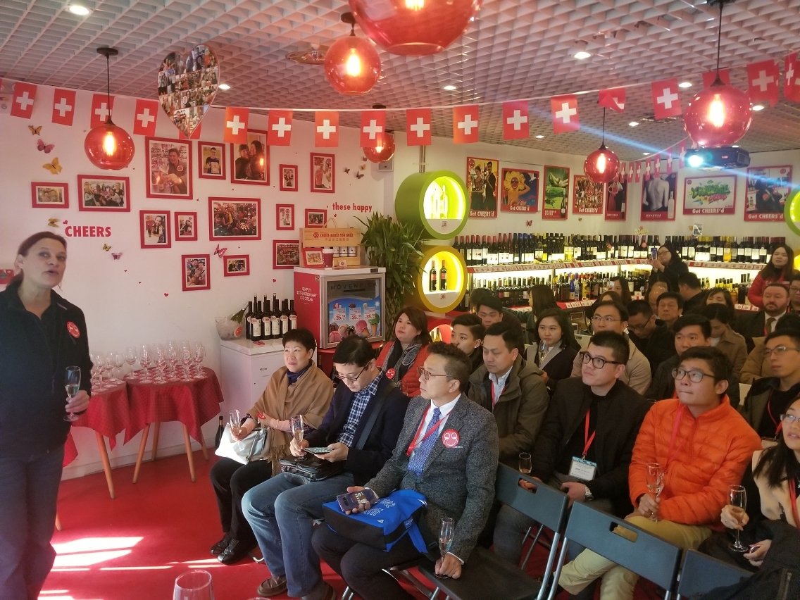Visita à sede da JD.com e à loja de retalho de vinhos importados