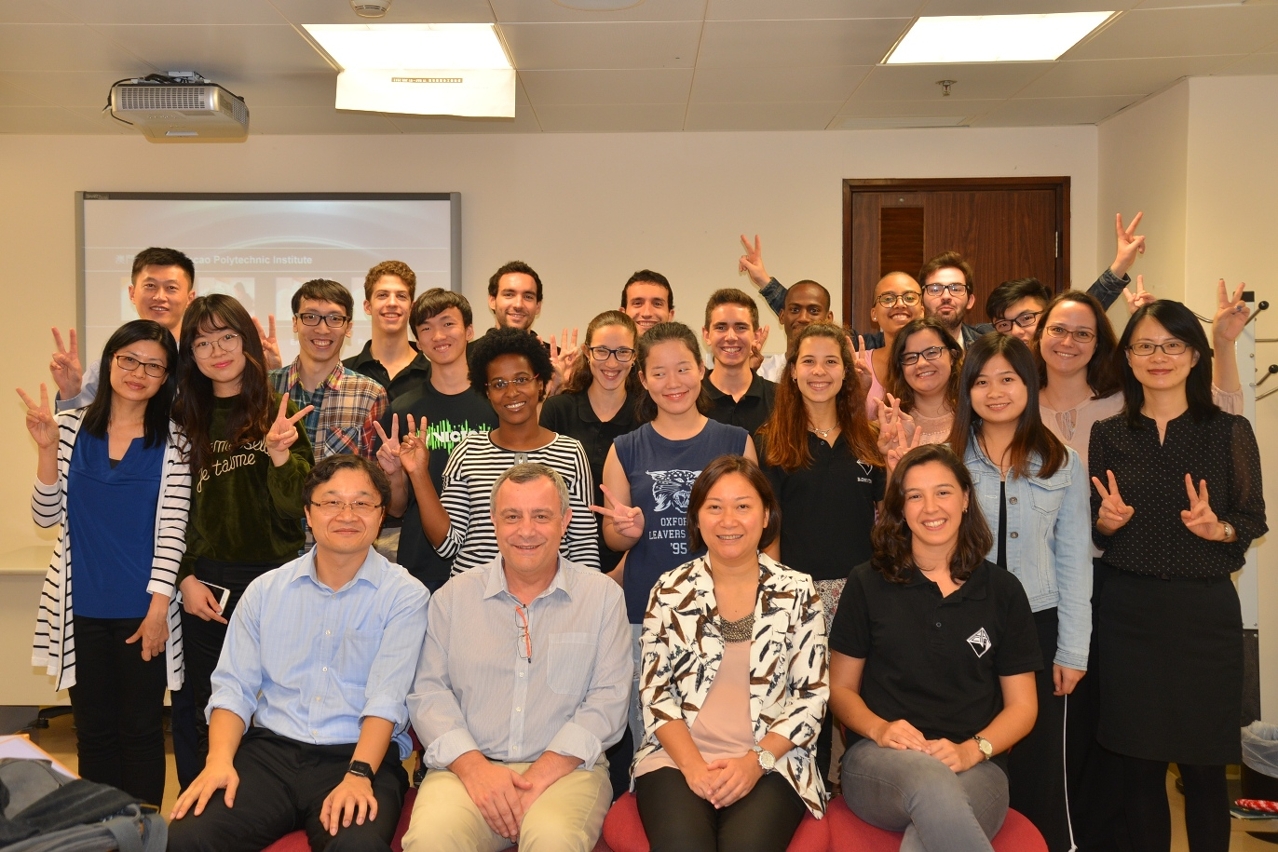 A group photo of professors and students of both the Institute and the University