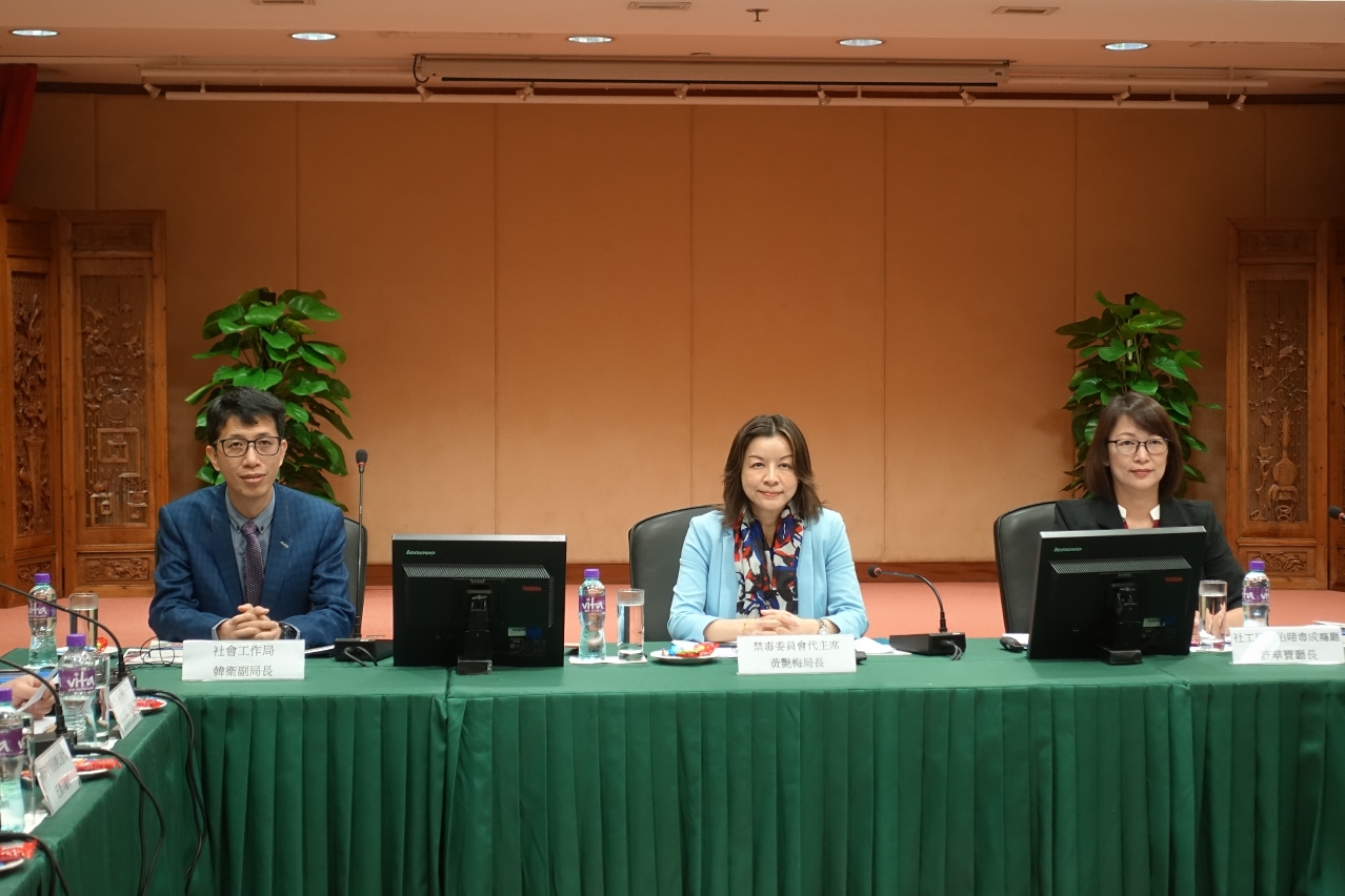 A presidente substituta da CLD, Vong Yim Mui, presidindo à sessão