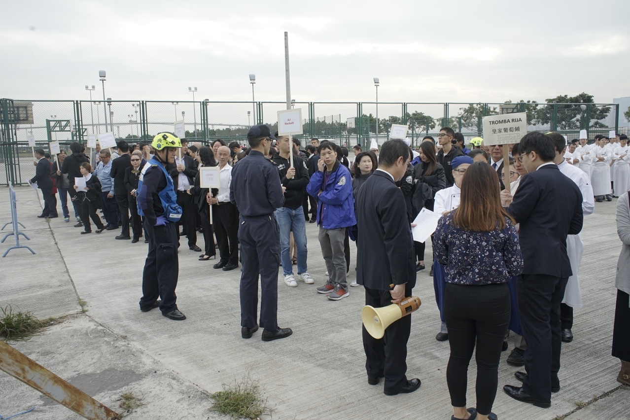 Simulacro de incêndio e evacuação na Torre de Macau＿４