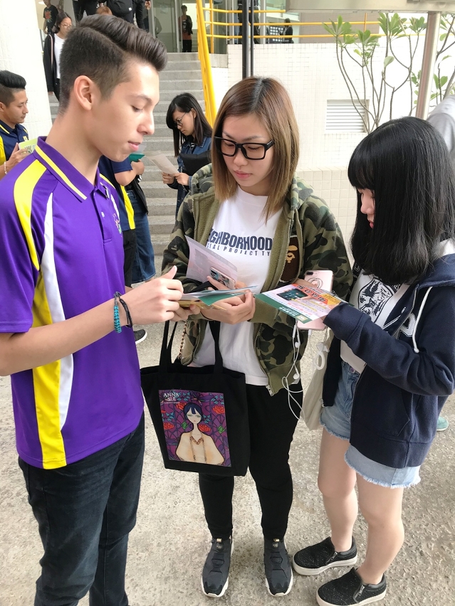 已升讀相關大學的滅罪小先鋒學員一同參與防騙宣傳活動