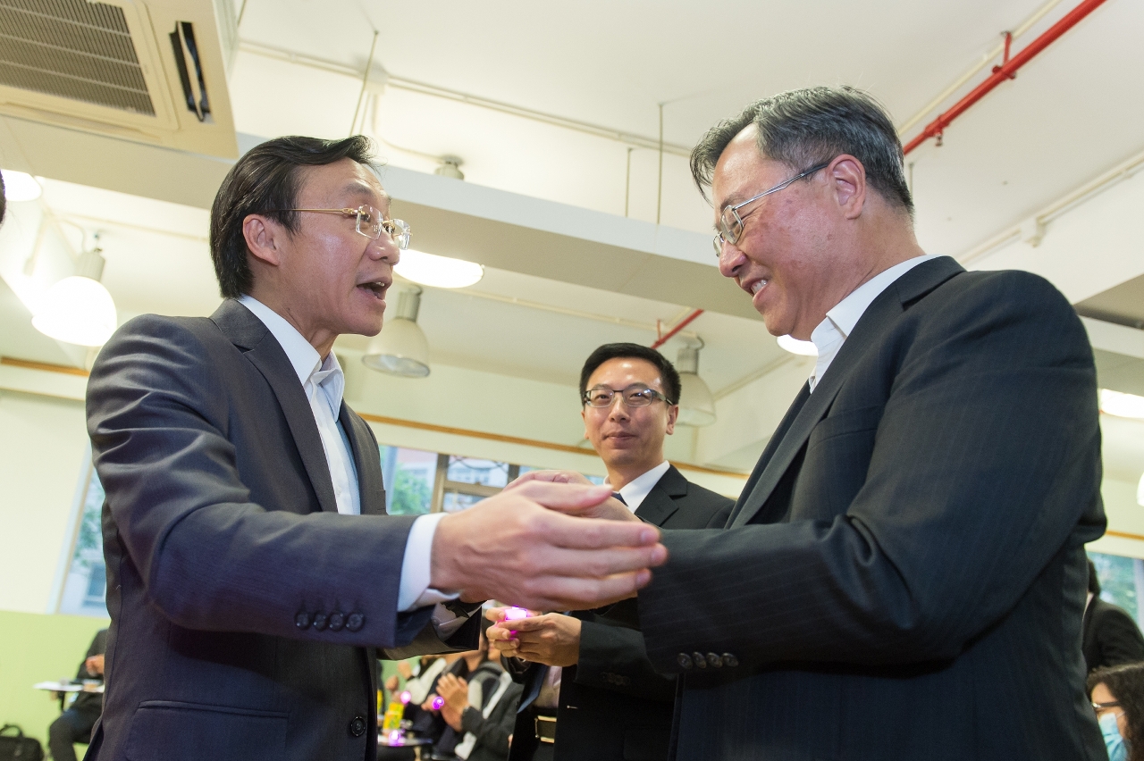 圖：譚俊榮與早療服務機構及家長座談