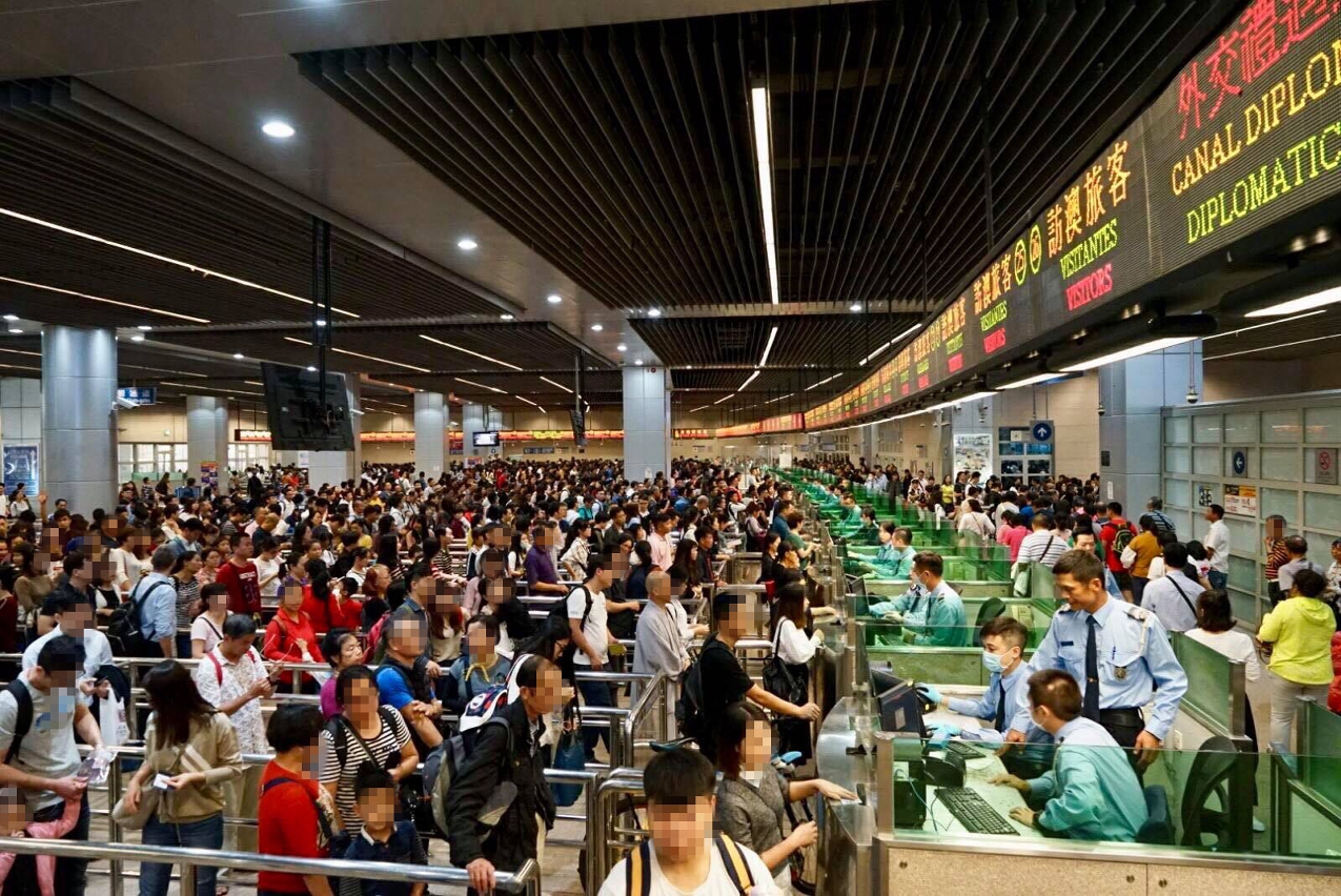 邊檢站加開櫃　疏導旅客
