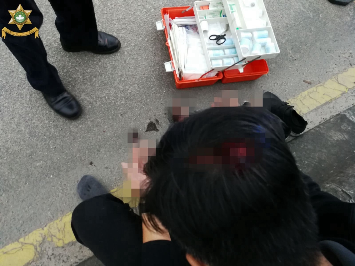 事件導致警員多處受傷01