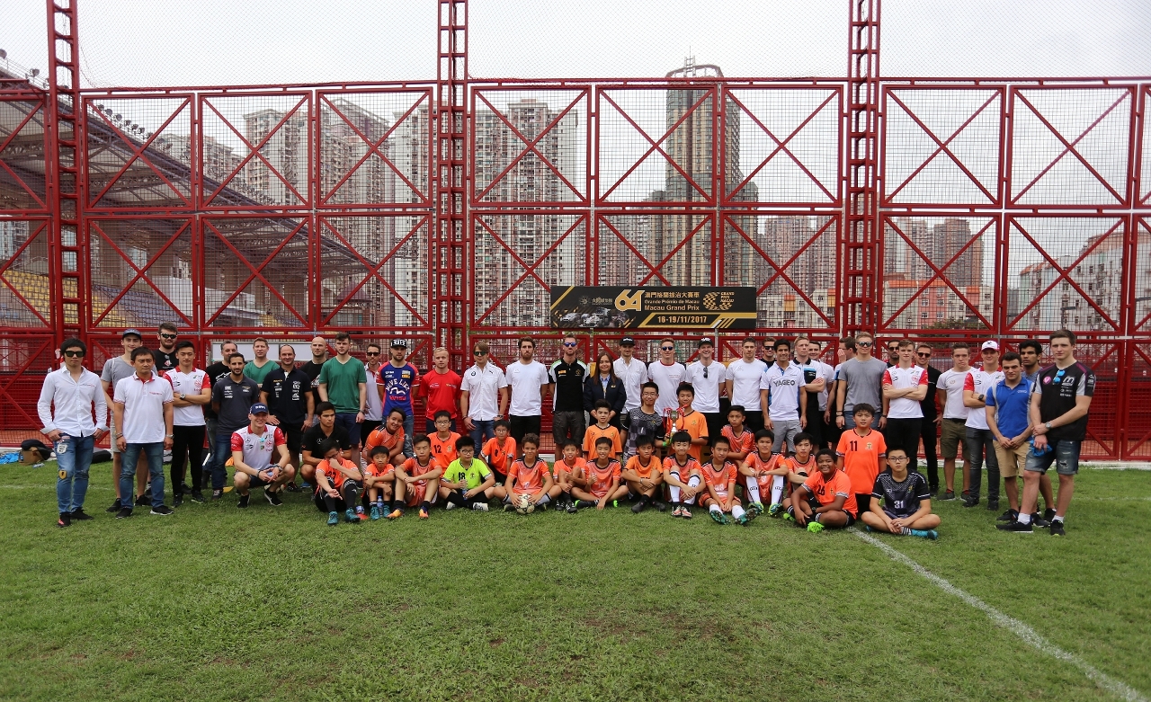 Group photo of competitors with youngsters.