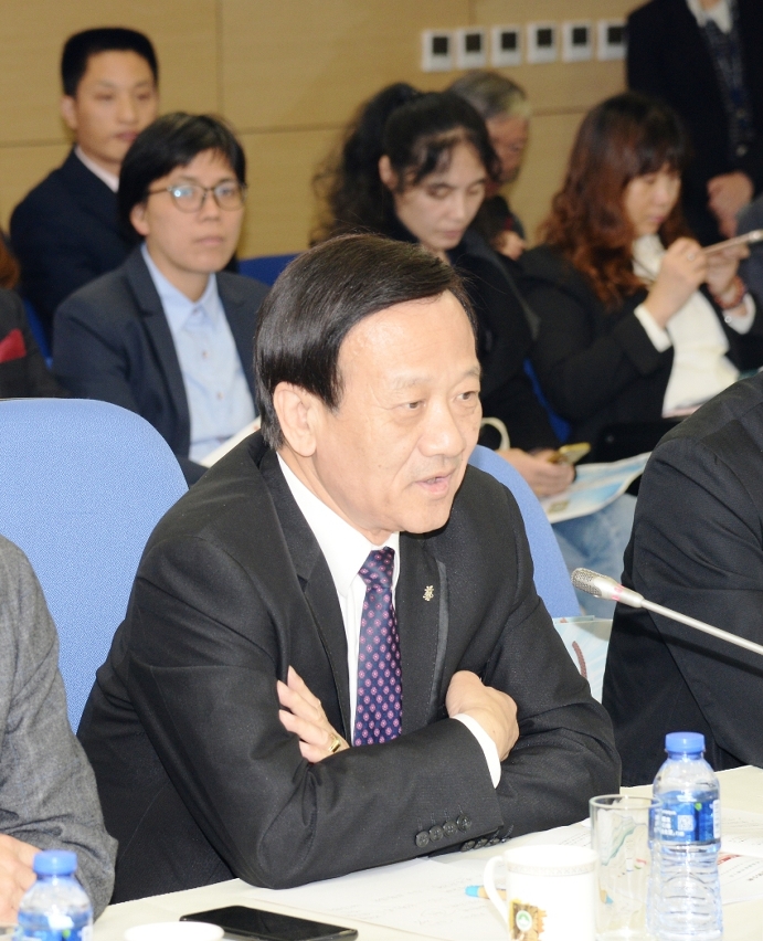澳門物業管理業商會永遠會長劉藝良發言