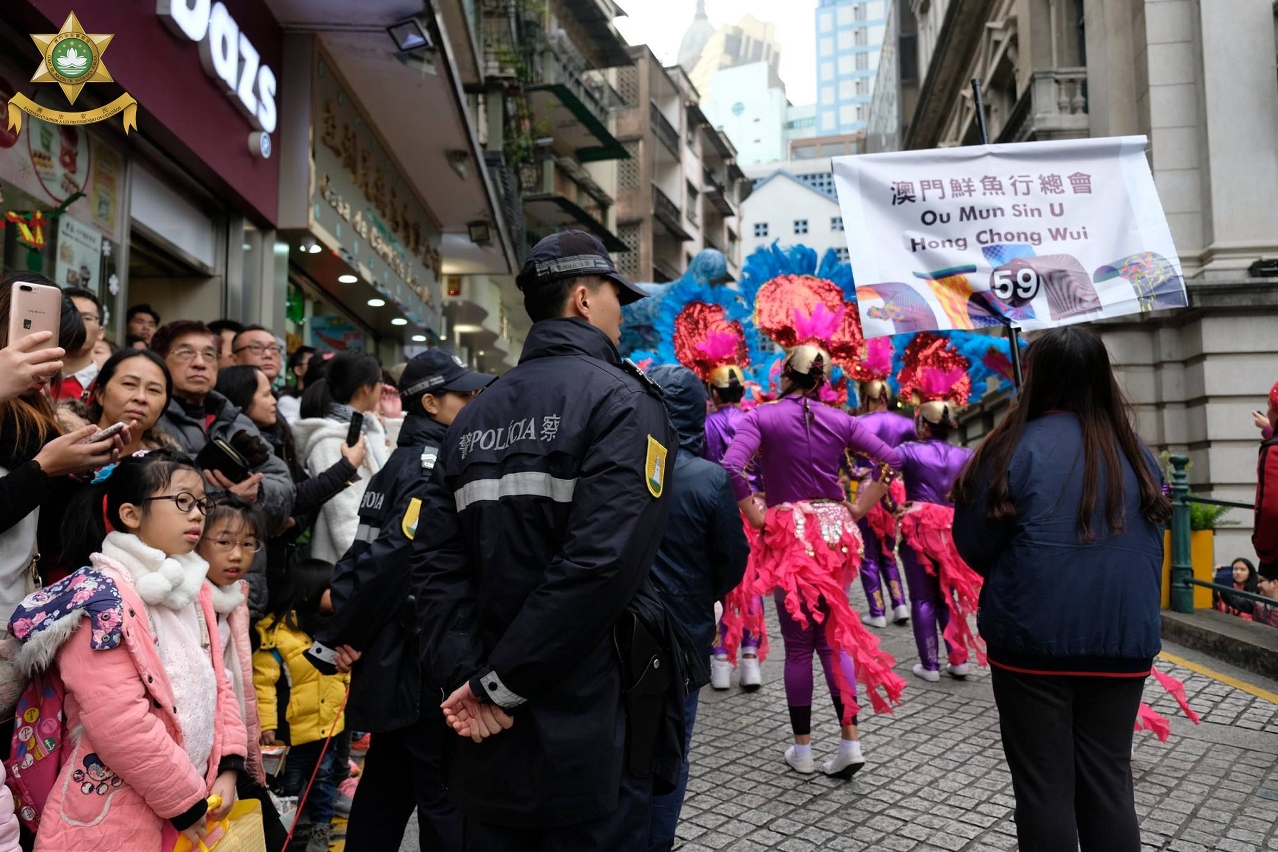 治安警於巡遊路線維持秩序(5)