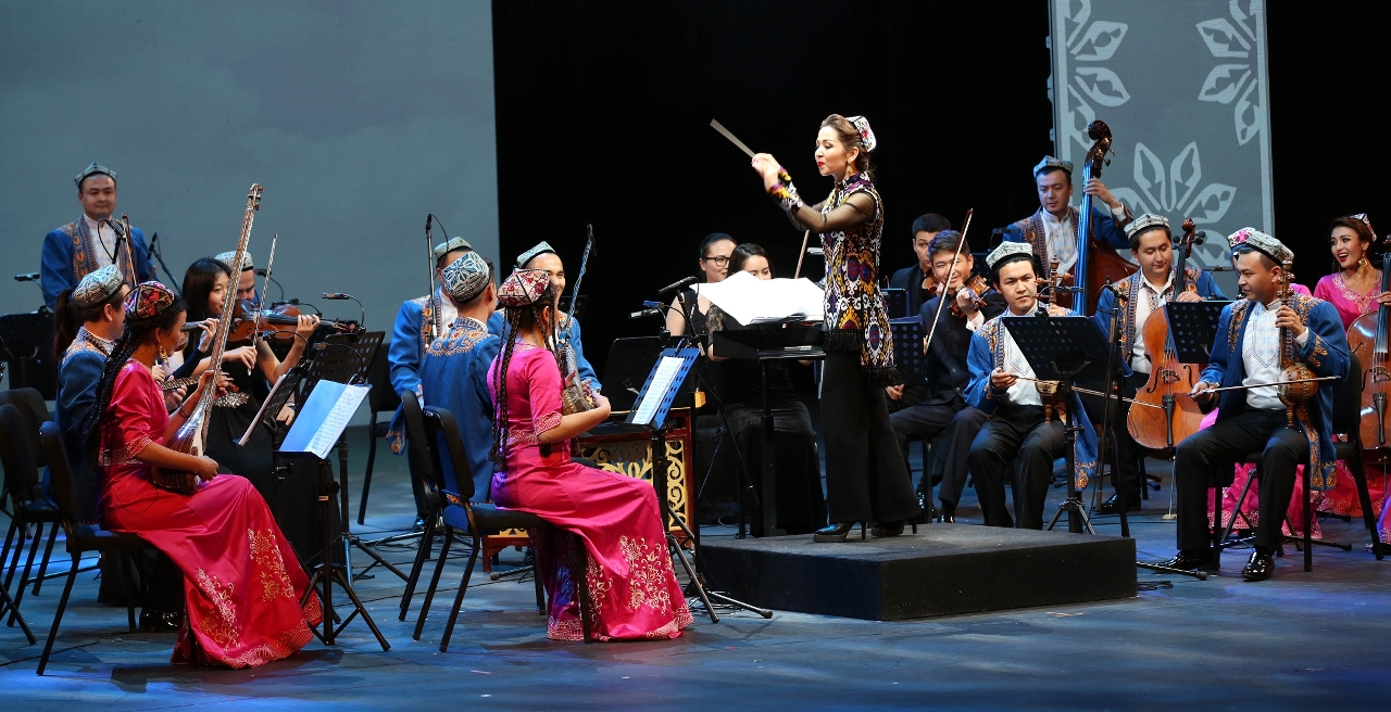 Orquestra Folclórica do Teatro de Arte de Xinjiang
