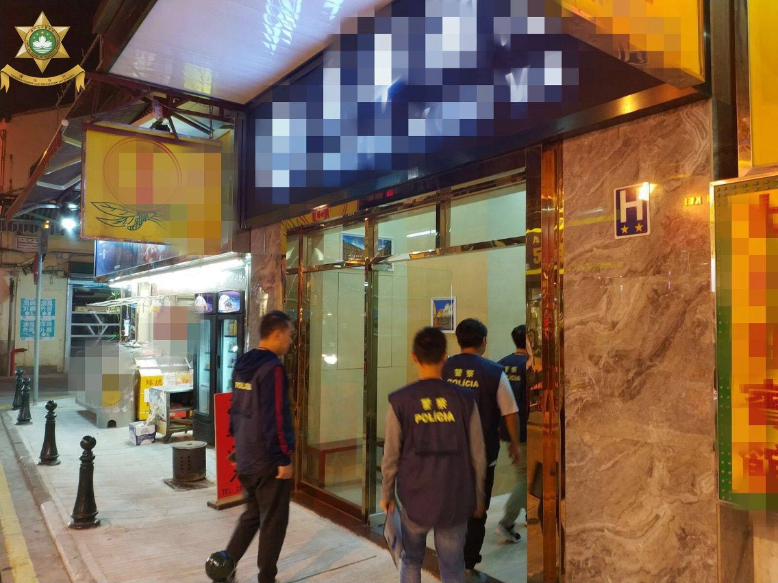 治安警察局人員巡查中區的賓館和酒店