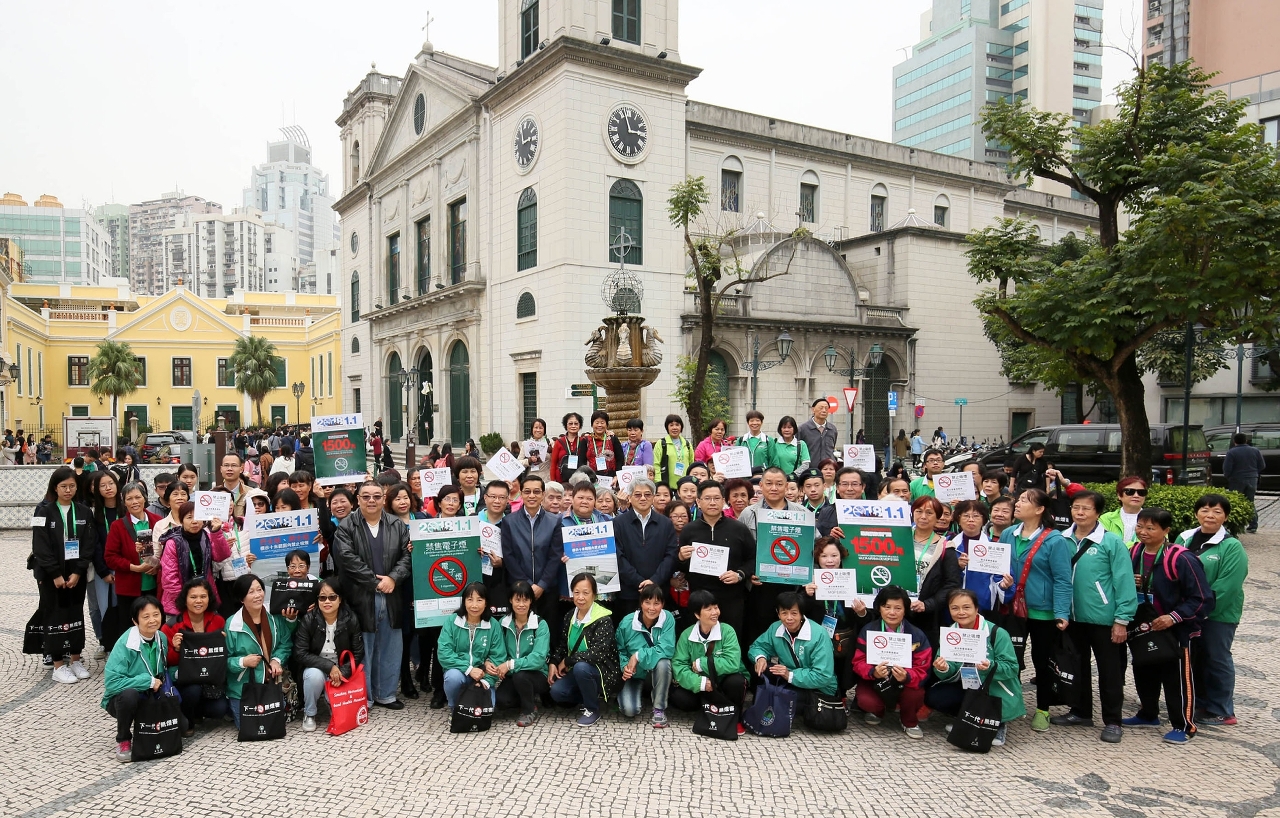Direcção dos Servicos de Saúde com voluntários
