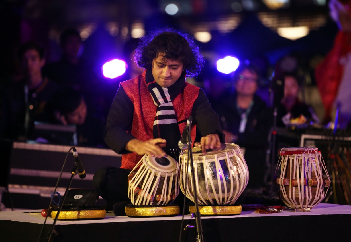 Exibição no exterior- Orquestra “Samarpan” do Centro Nacional das Artes do Espectáculo da Índia