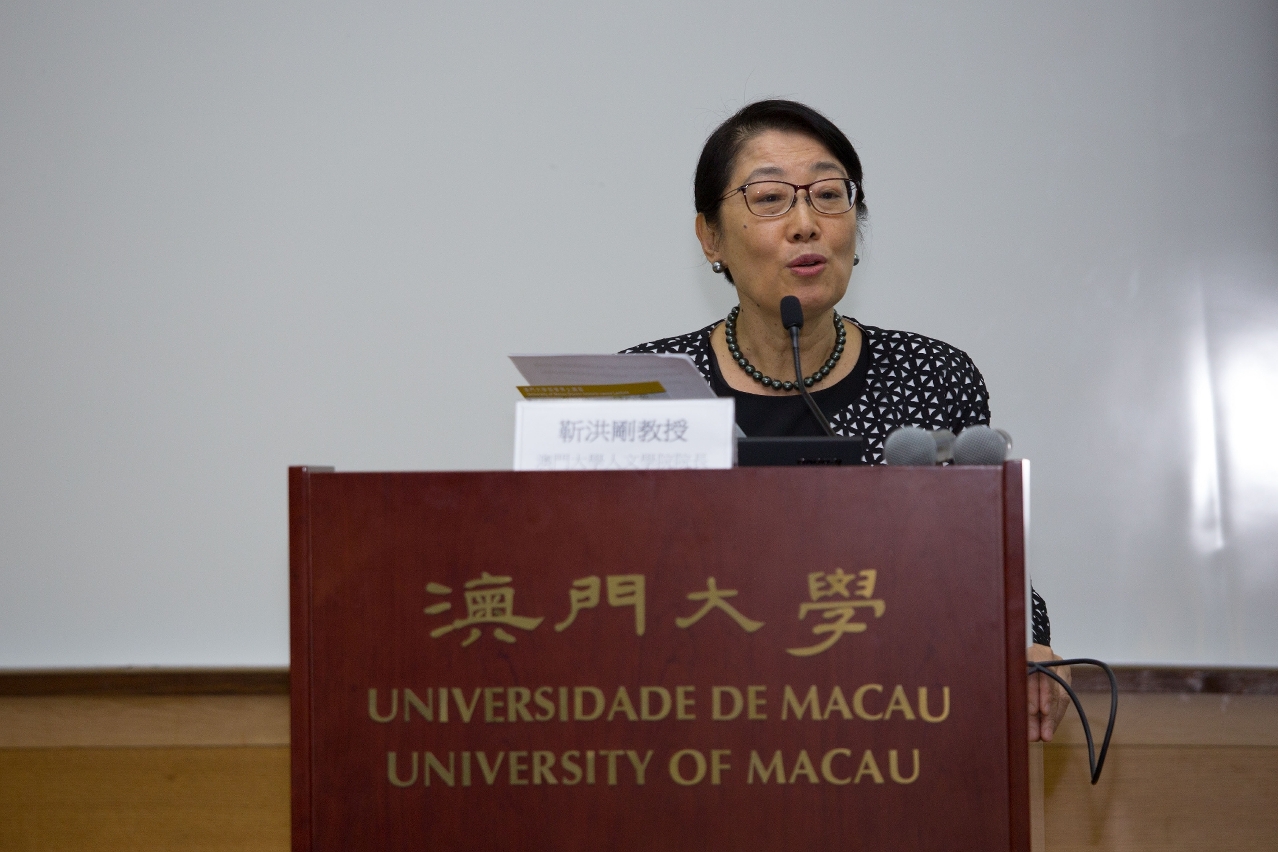 Hong Gang Jin delivers a speech