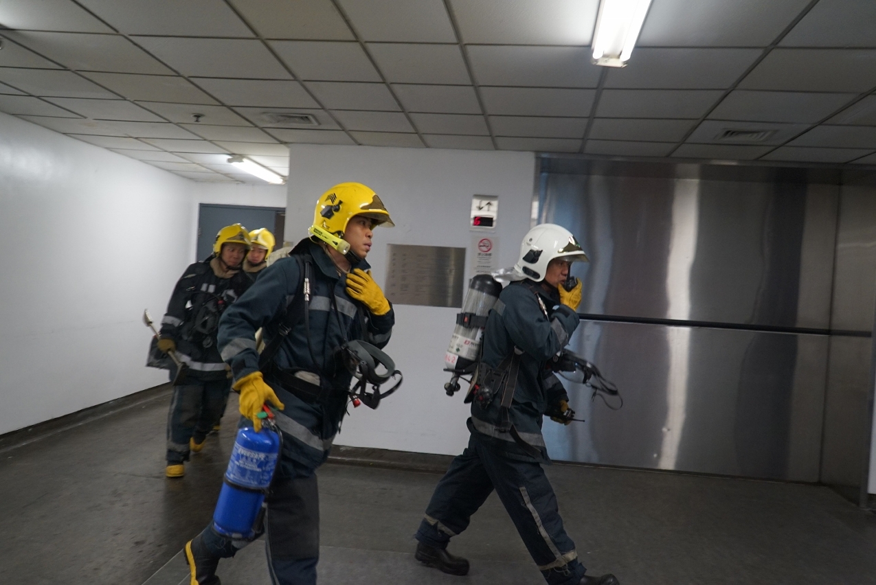 Simulacro de incêndio e evacuação na Torre de Macau＿１