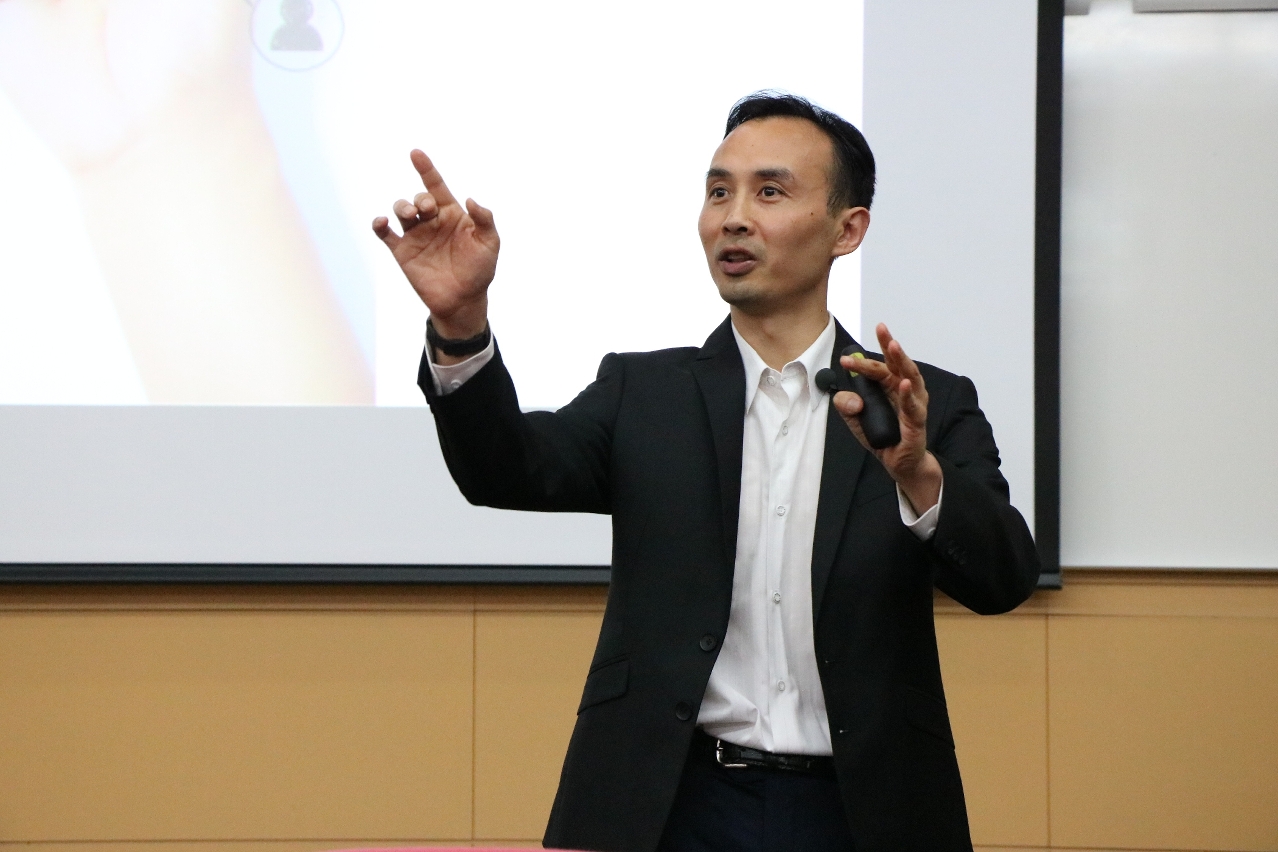 李自豪將談顛覆式教學
