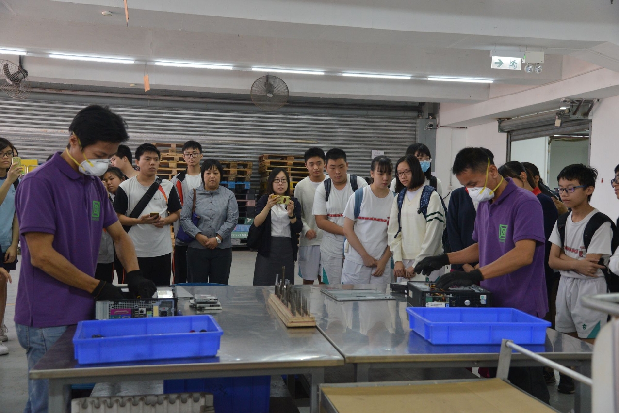 A DSPA organiza uma visita para docentes e estudantes aos locais de reciclagem e tratamento de resíduos electrónicos.