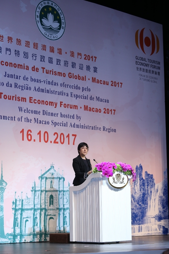 Directora da DST e Vice-Presidente do GTEF discursa durante o jantar de boas-vindas