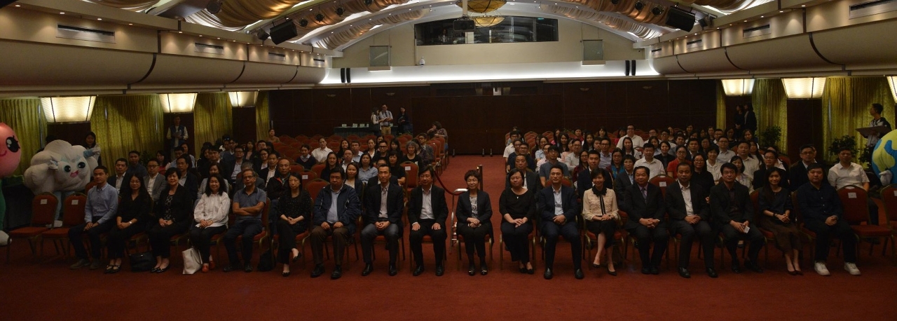 Teve lugar hoje a Cerimónia de Atribuições de Louvores às “Eco-Escolas” e de Abertura da Actividade “É muito fácil reduzir resíduos nas escolas” e Balanço da Actividade “Reduzir o uso de sacos de plástico poderá dar prémios” de 2017.