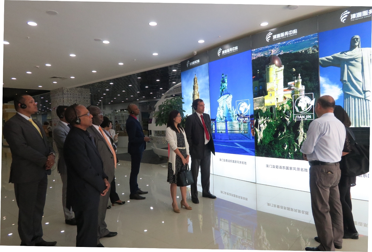 參觀考察“澳門及葡語系國家商品(天津)展銷中心”