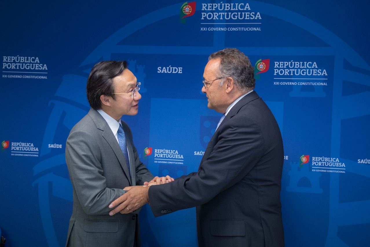 譚俊榮與葡萄牙衛生國務秘書Manuel Delgado