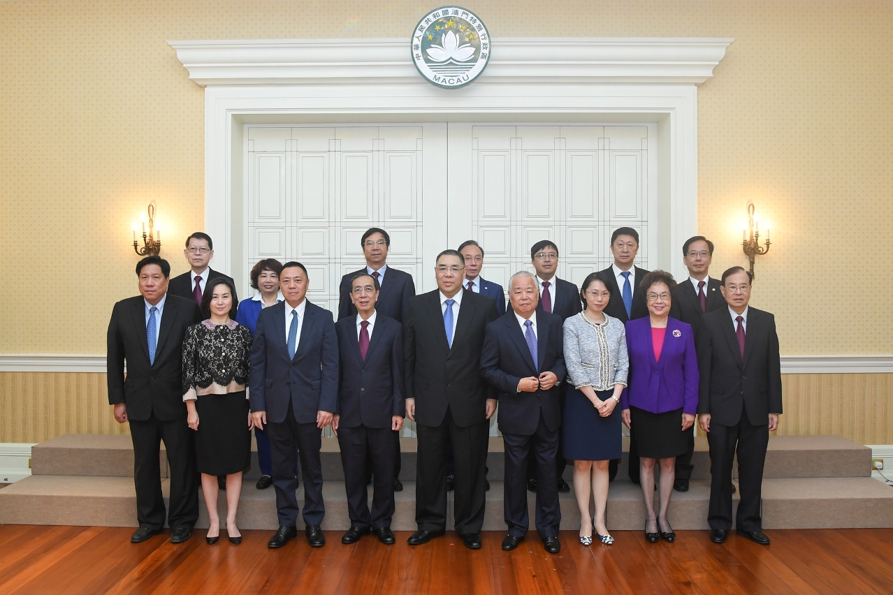 Chefe do Executivo recebe representantes da Associação Comercial de Macau