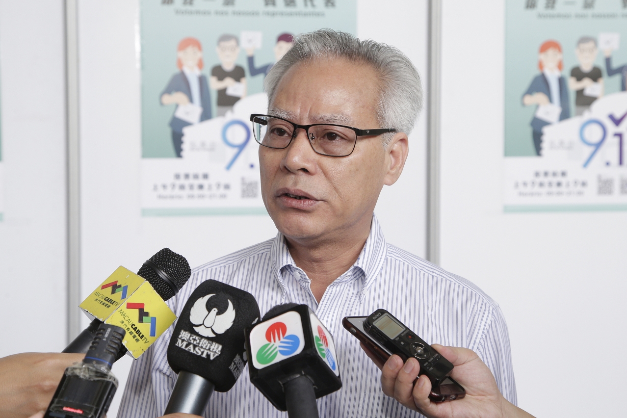 終審法院院長岑浩輝投票後接受傳媒訪問