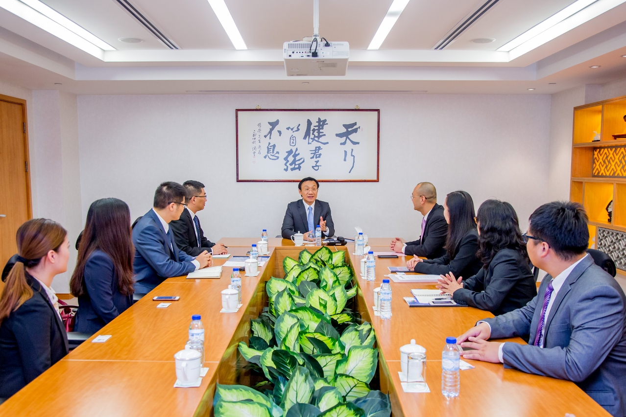 譚俊榮與澳門IN義工團合影座談