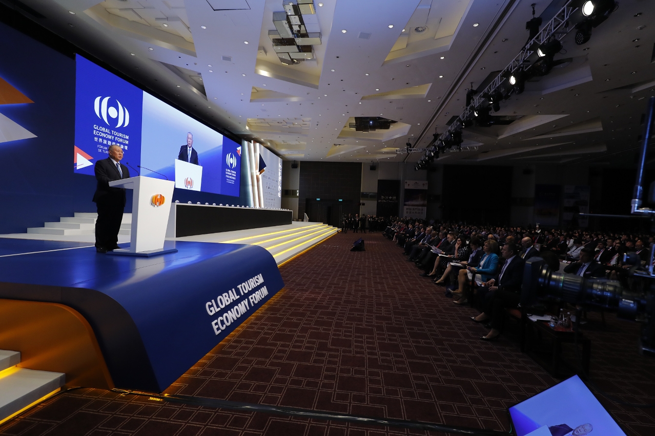 Vice-Presidente do Comité Nacional da Conferência Política Consultiva do Povo Chinês e Presidente do GTEF, Ho Hau Wah, discursa na ocasião