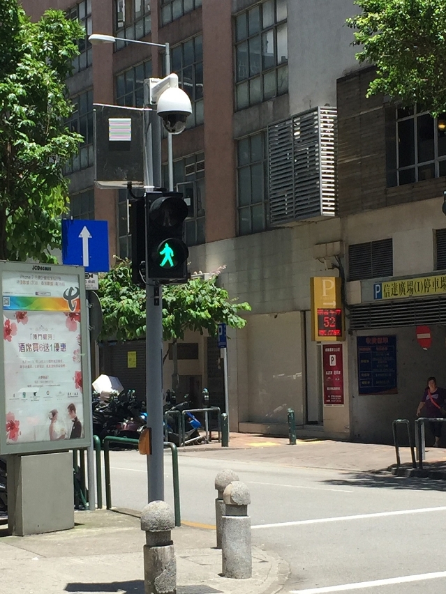 Sistema de videovigilância no cruzamento da Avenida do Hipódromo Terminal com a  Rua da Serenidade