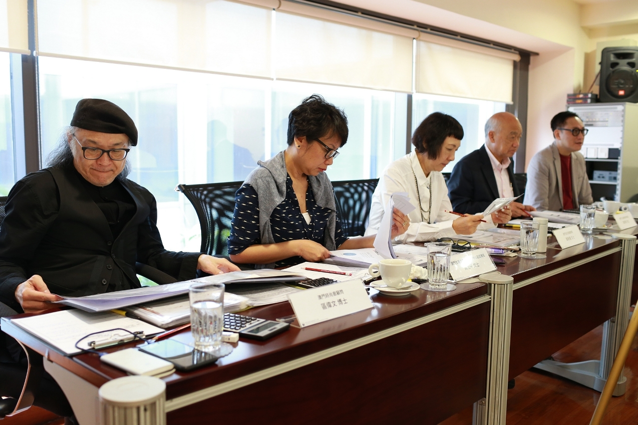 “二零一七時裝設計樣版製作補助計劃”經由評審團甄選出十五份申請作品進入複選。