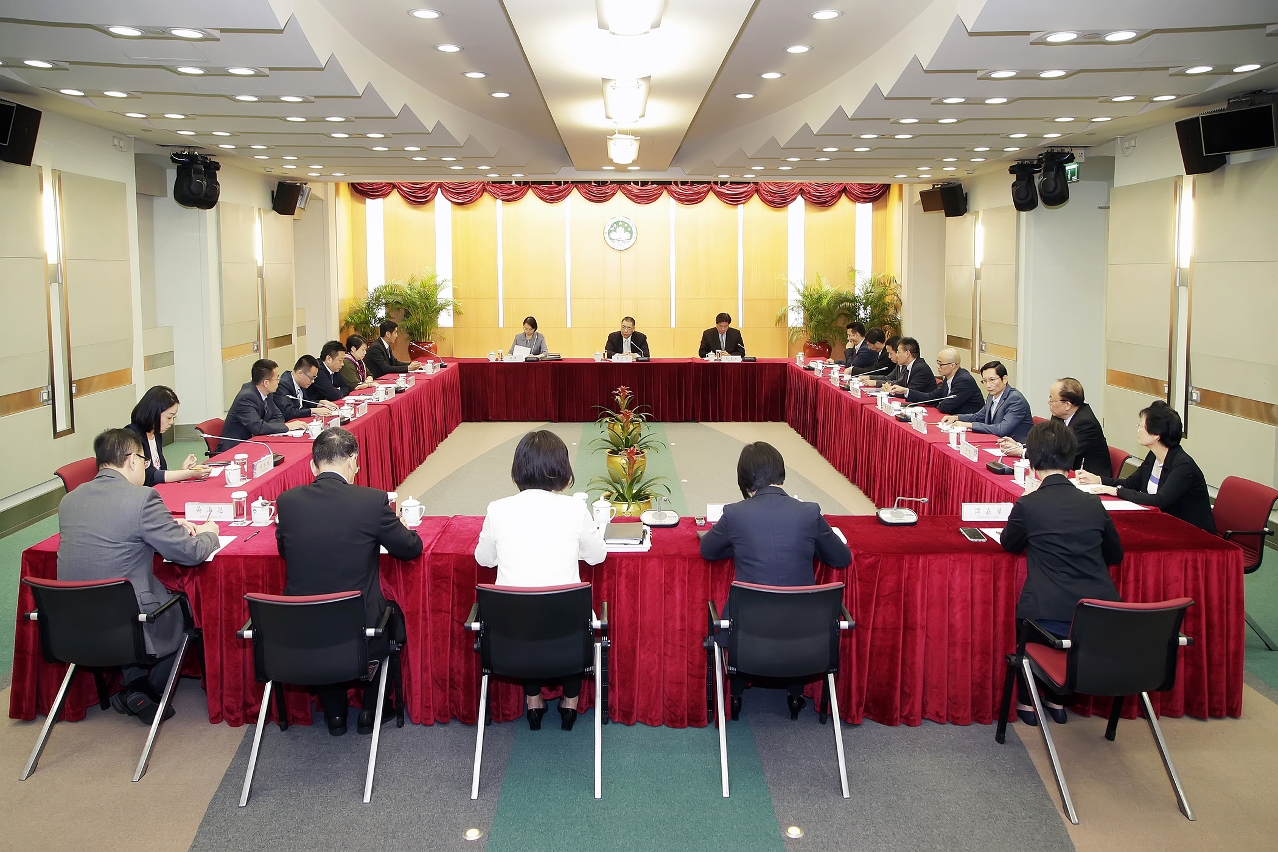行政長官崔世安就制訂明年度施政報告與智庫組織代表座談