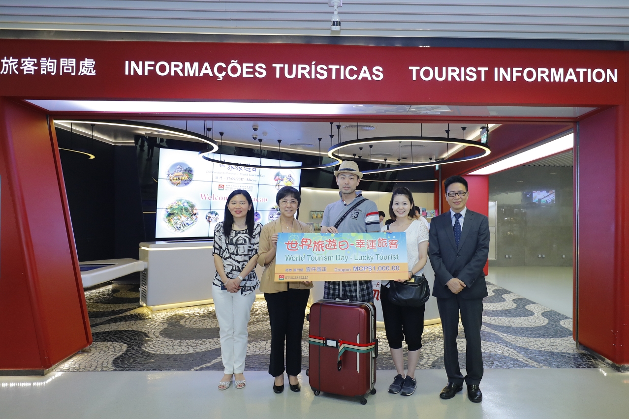 旅遊局領導迎接幸運旅客
